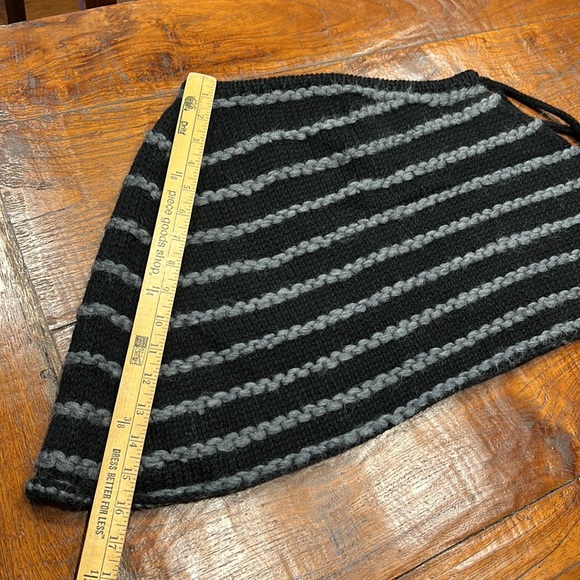 Minete Wool Capelet - Picture 6 of 9